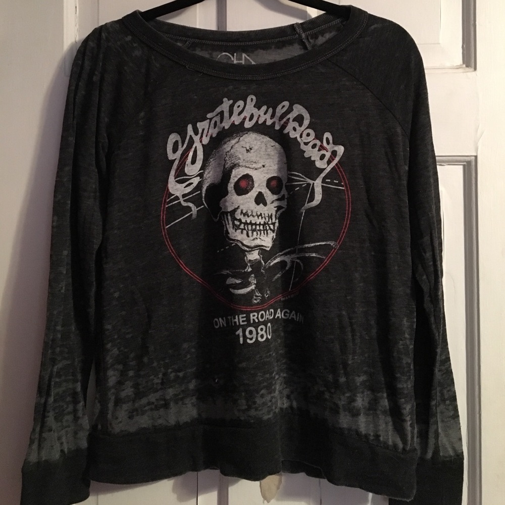 Long sleeve graphic chaser top