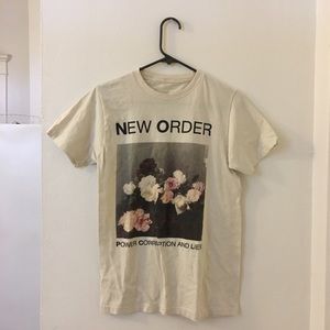 URBAN OUTFITTERS Tee Shirt