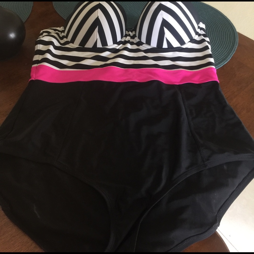 Torrid one piece bathing suit. Vintage fit.