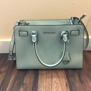👜PRICE DROP! MICHAEL KORS DILLON SATCHEL!