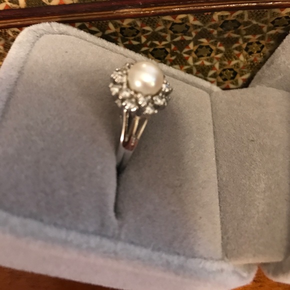 Dazzle Boutique Pearl Sivler sz 8๐๐๐ - Picture 2 of 3