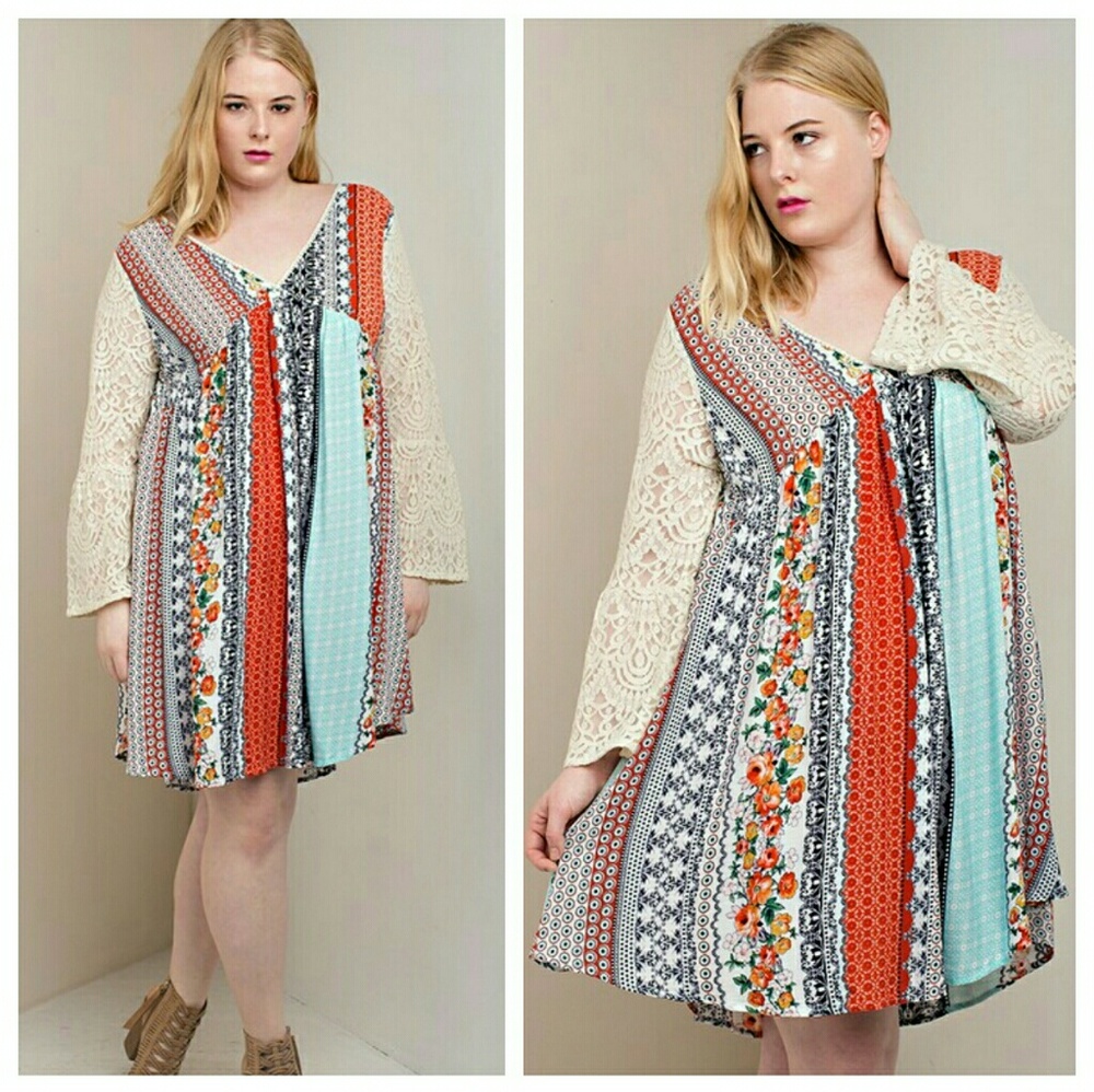 Multi-Color Dress With Lace Sleeves