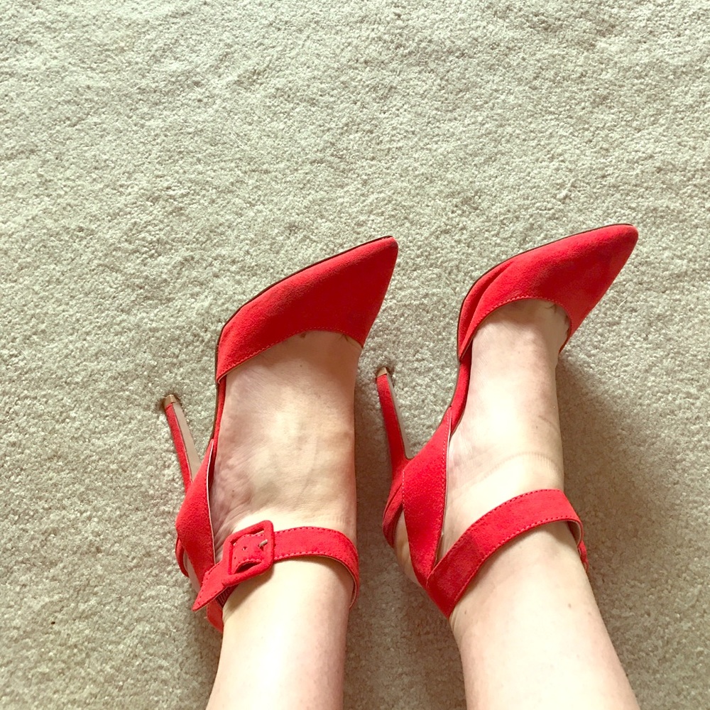 Red pumps with ankle strap ❤