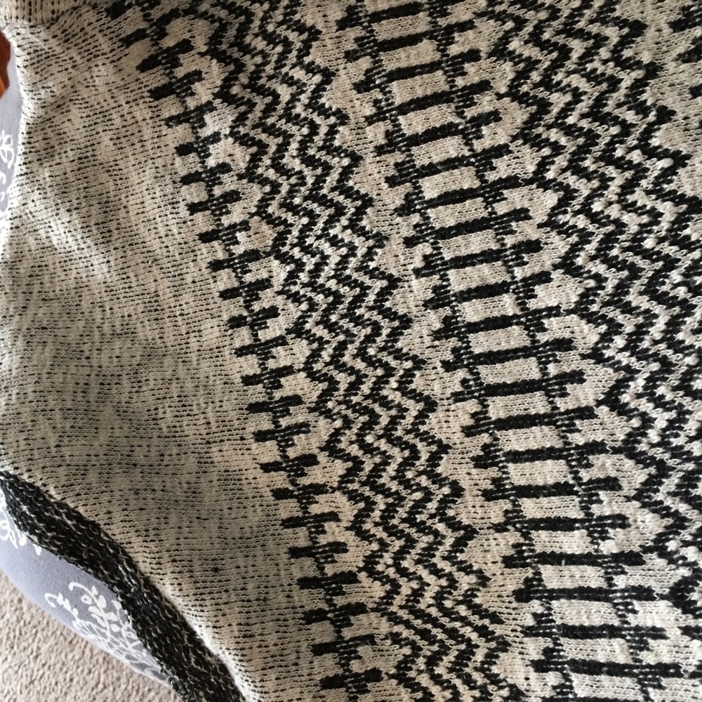 Ecoté Sweater - Picture 3 of 6