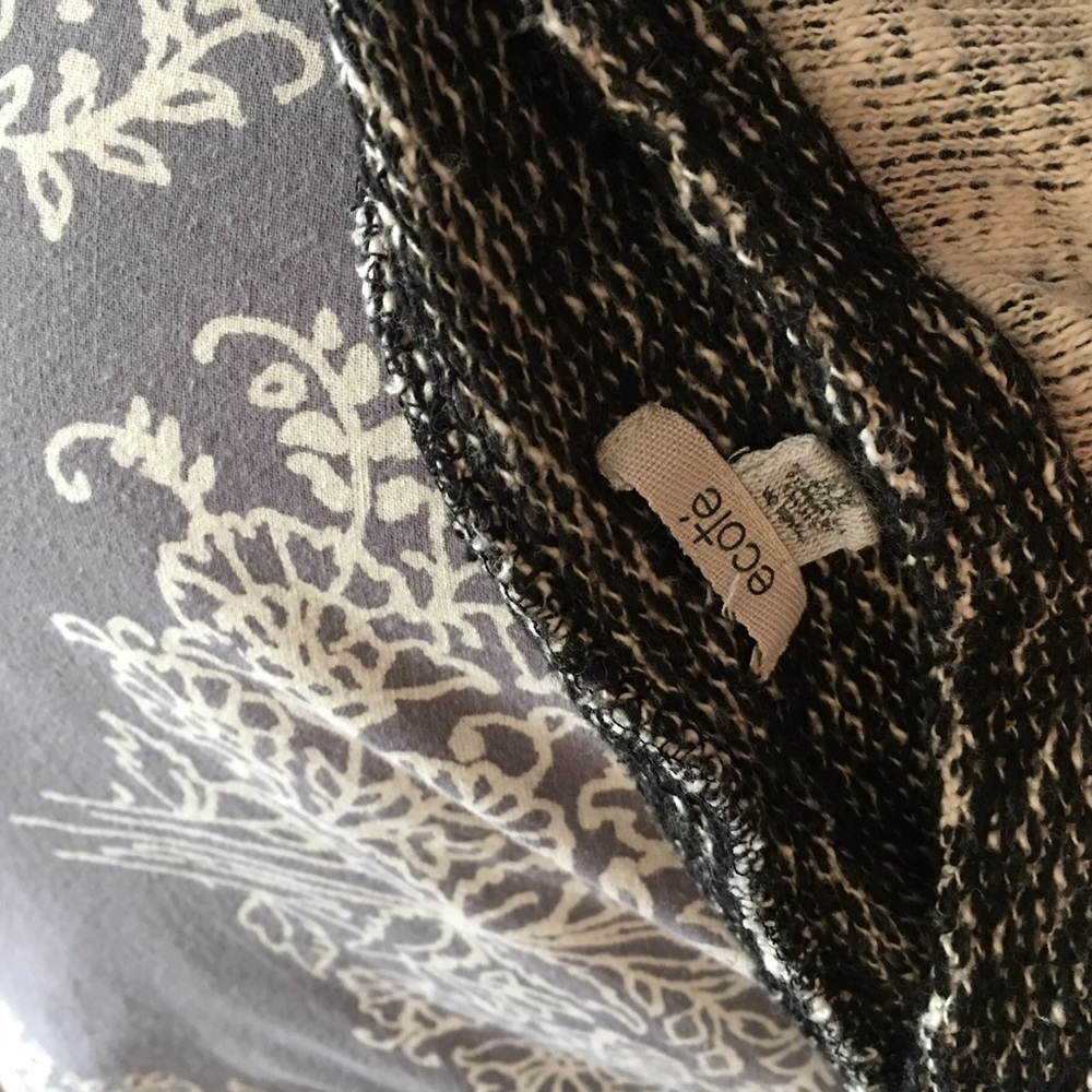 Ecoté Sweater - Picture 6 of 6