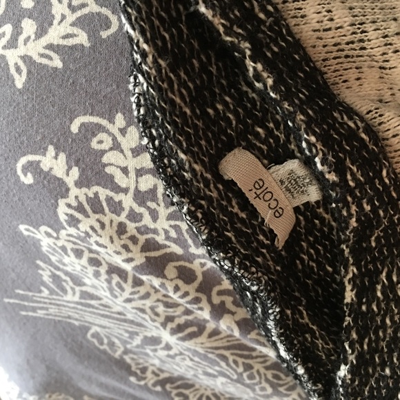 Ecoté Sweater - Picture 6 of 6