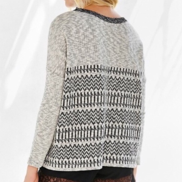 Ecoté Sweater - Picture 2 of 6