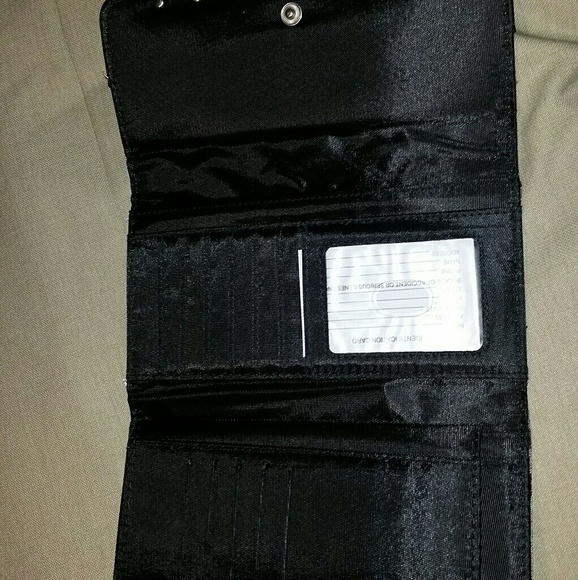 G Tri- Fold Wallet NWT - Picture 4 of 4