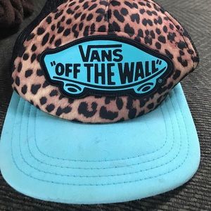 vans off the wall trucker hat