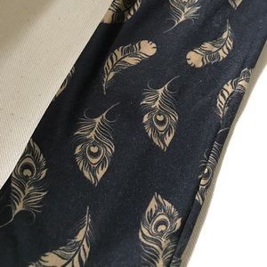 Lu La Roe OS Feather Leggings