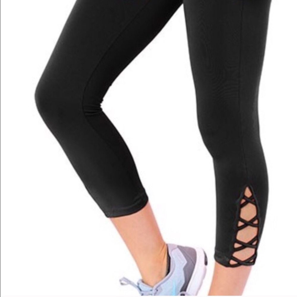 Capri Lattice Leggings - Picture 2 of 3