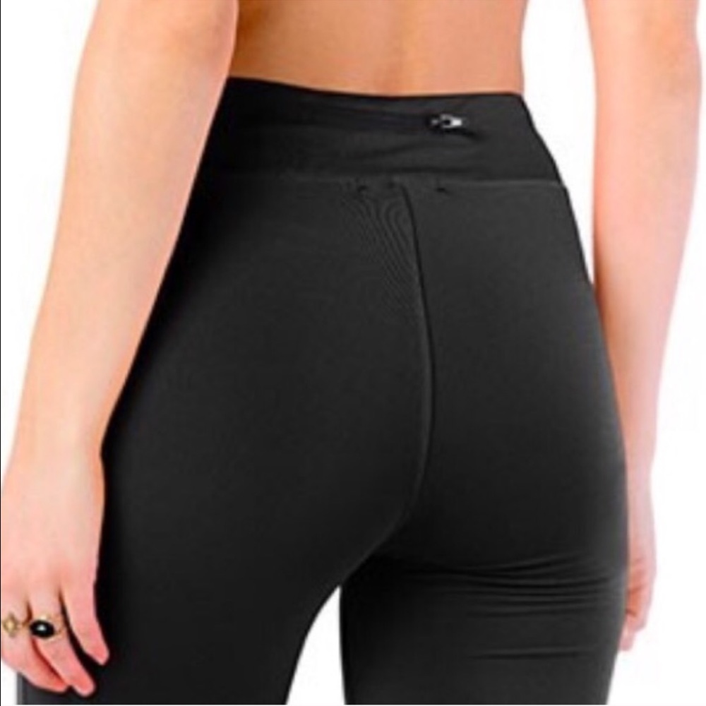 Capri Lattice Leggings - Picture 3 of 3