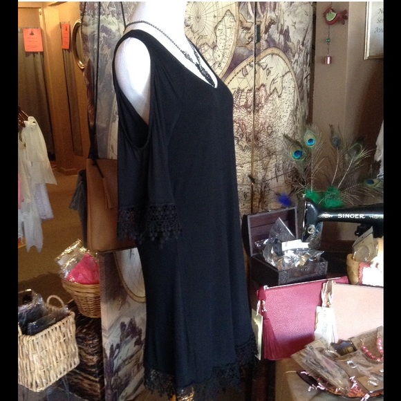 Cold Shoulder Dress - Picture 6 of 7