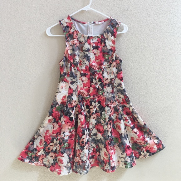 Gorgeous floral dress - Picture 1 of 4