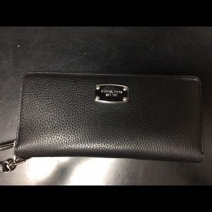 Michael kors wallet/ wristlet