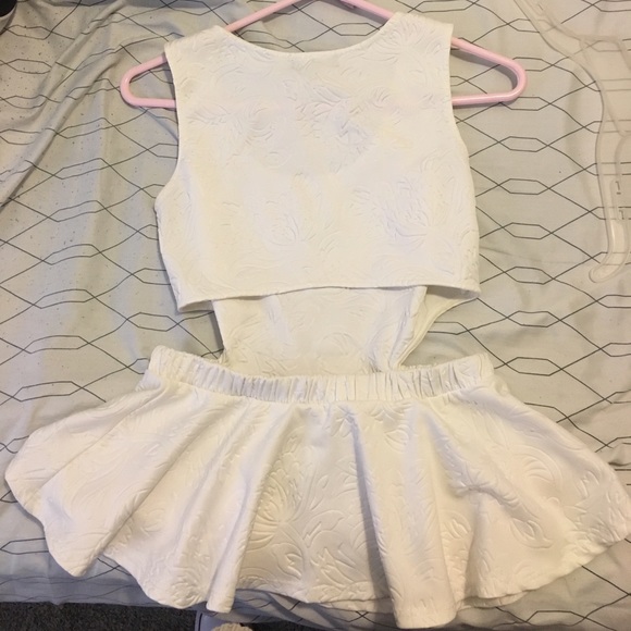 White Peplum top with back cut out - Picture 2 of 2