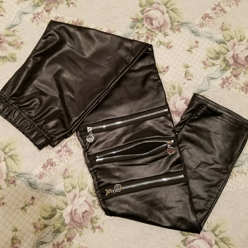Black Zipper Rocker Leggings - Picture 3 of 3