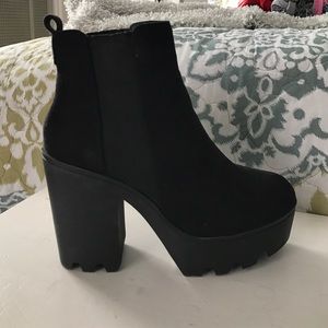 Platform Chelsea Boots