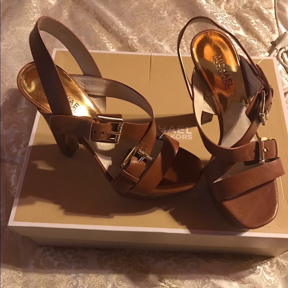 Michael Kors brown platform heel (New)