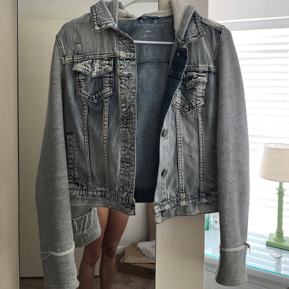 Essential jean jacket with hood& cotton sleeves 💫