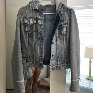 Essential jean jacket with hood& cotton sleeves 💫