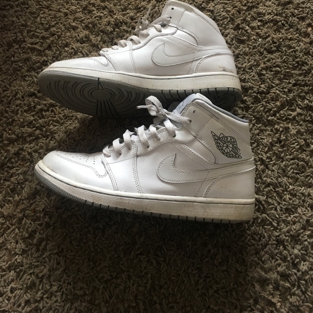 Jordan 1s mid