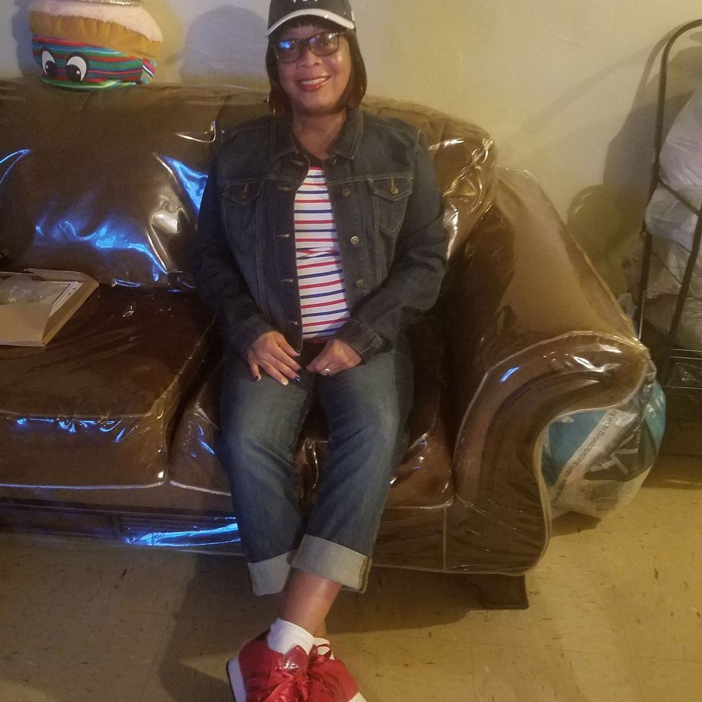 Meet your Posher, Crystal