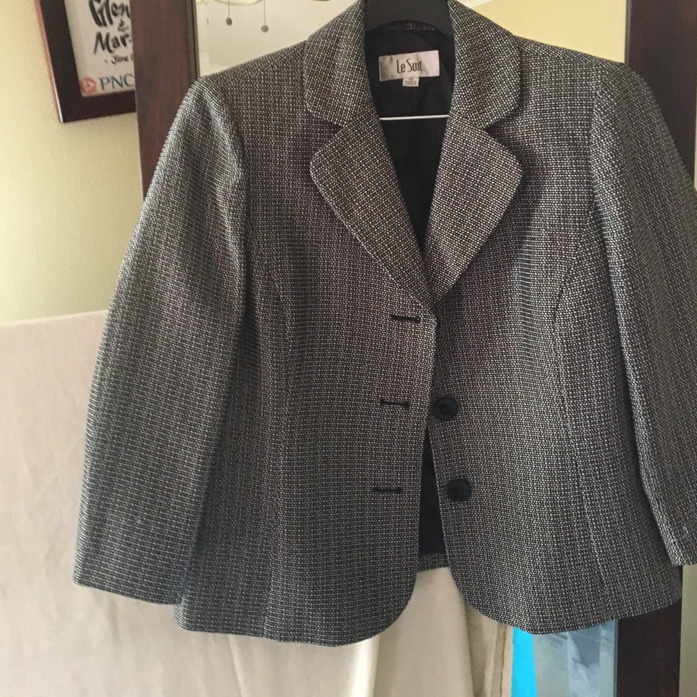 Tweed jacket, perfect with skirts and pants