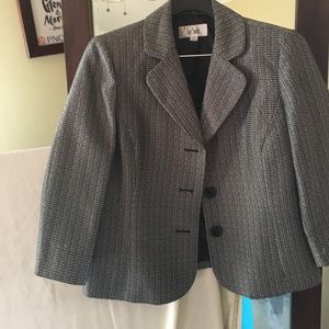 Tweed jacket, perfect with skirts and pants