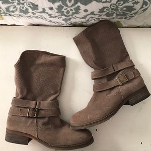 Taupe suede Boots
