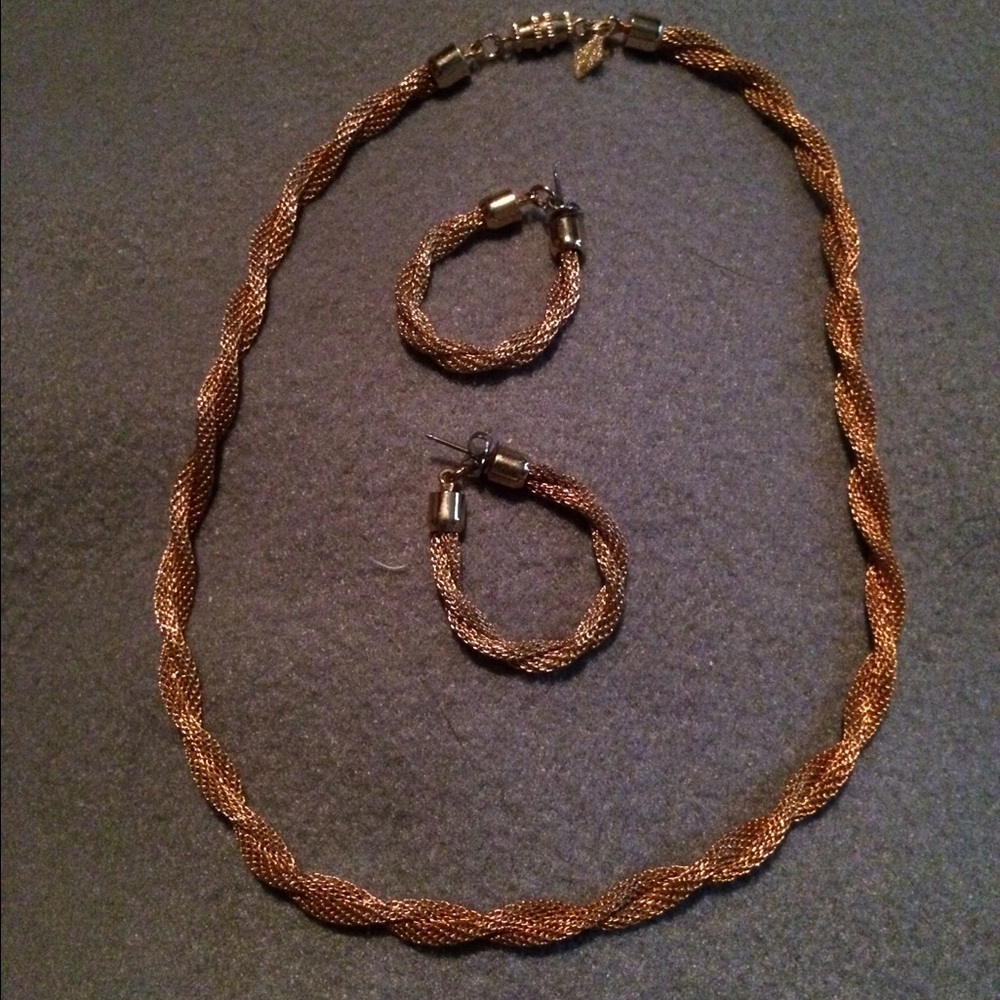 Necklace & pierced earring set