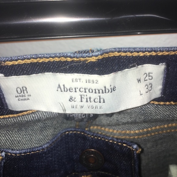 AberCrombie and Fitch med to dark Jean - Picture 3 of 4