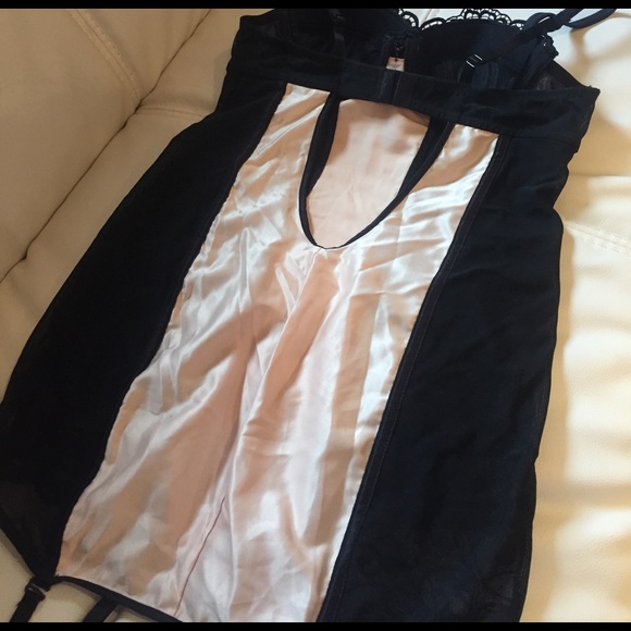 Black and cream lingerie - Picture 4 of 7