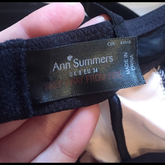 Black and cream lingerie - Picture 5 of 7