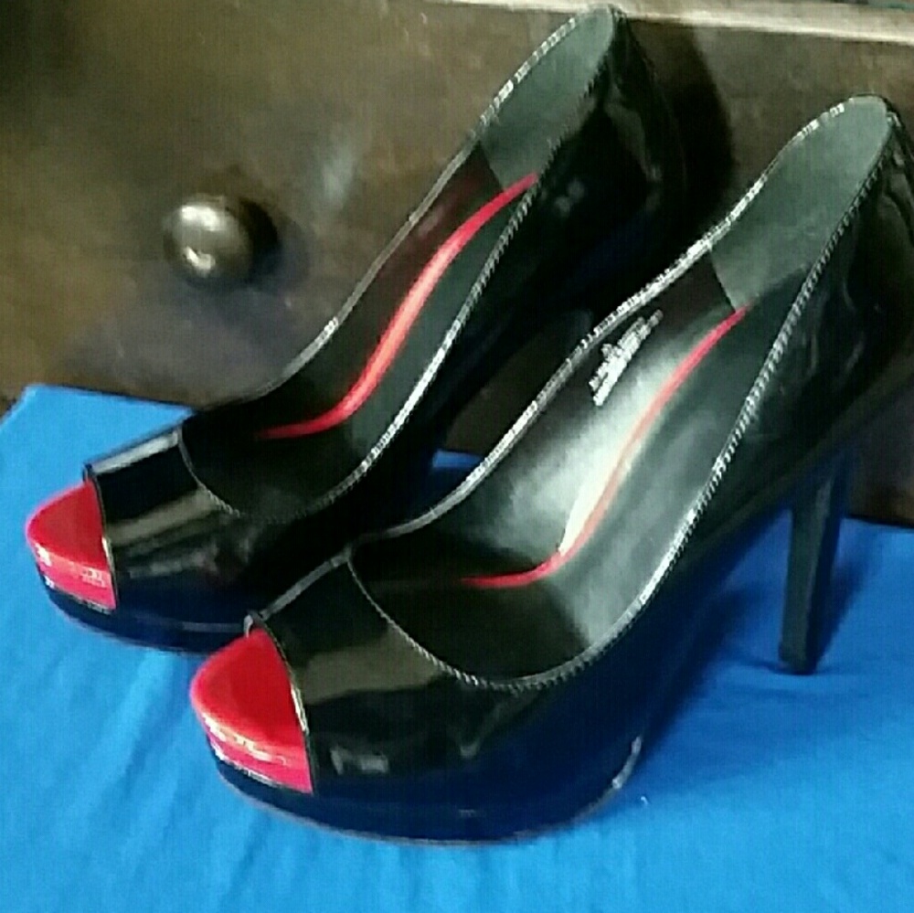 6" BLACK PATTEN LEATHER STELLETTOS