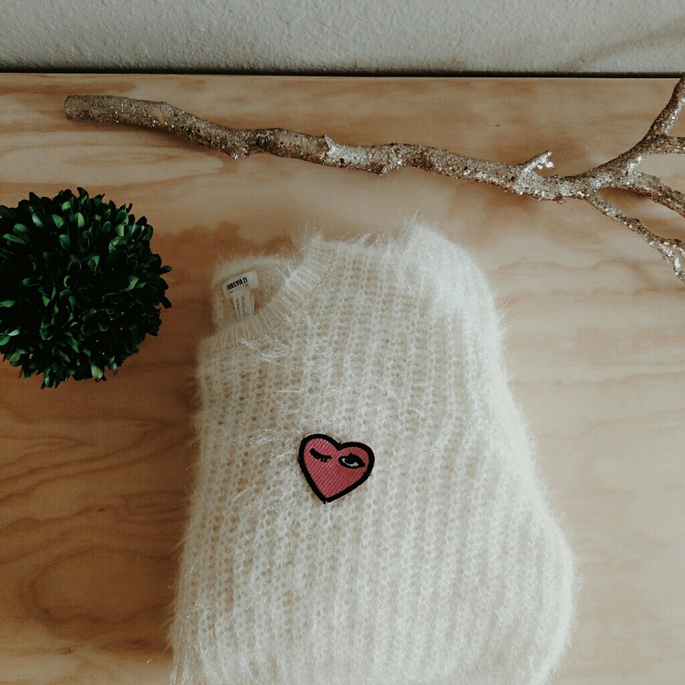 🌸 F21 Fluffy Sweater w/ Heart Patch 🌸