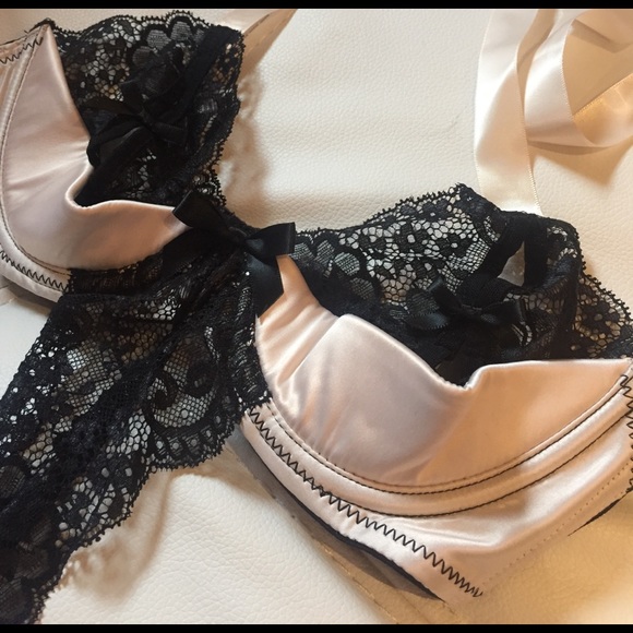 Blacks and cream lace teddy - Picture 2 of 4