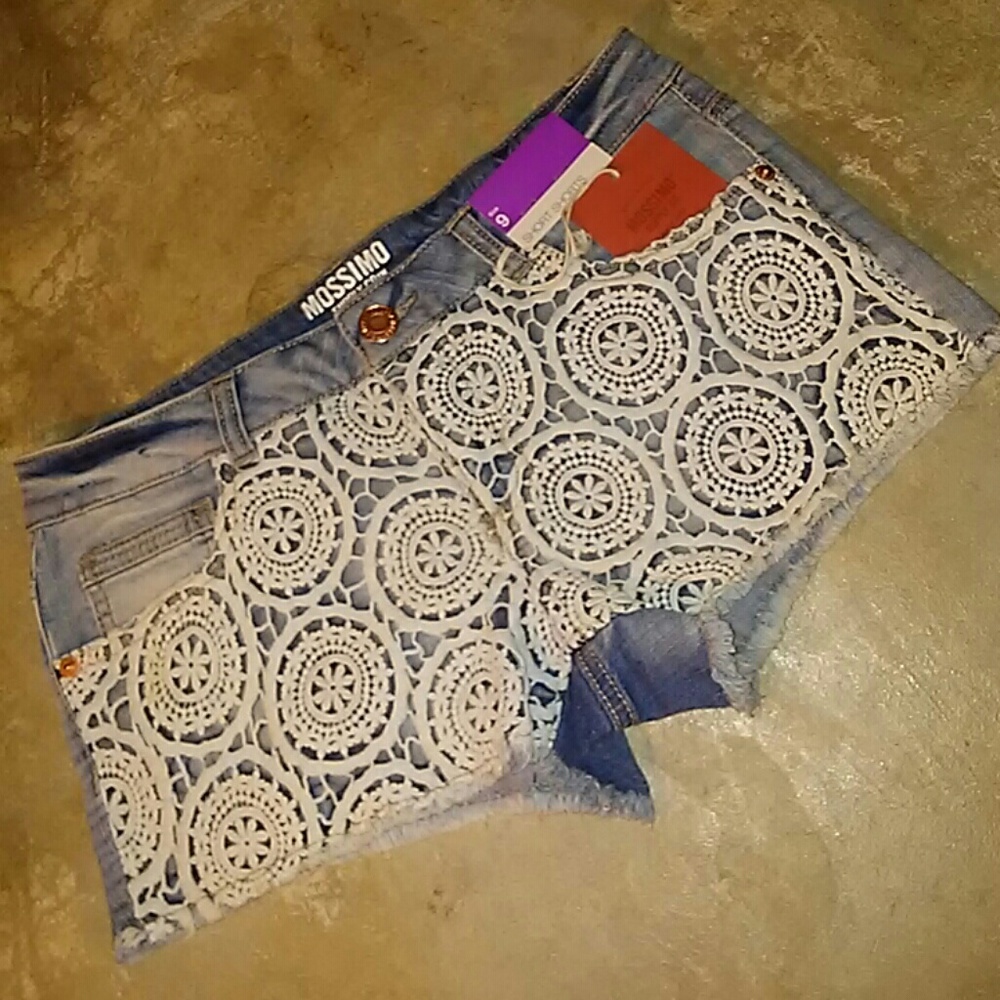 Mossimo Supply Co. BNWT crochet overlay shorts