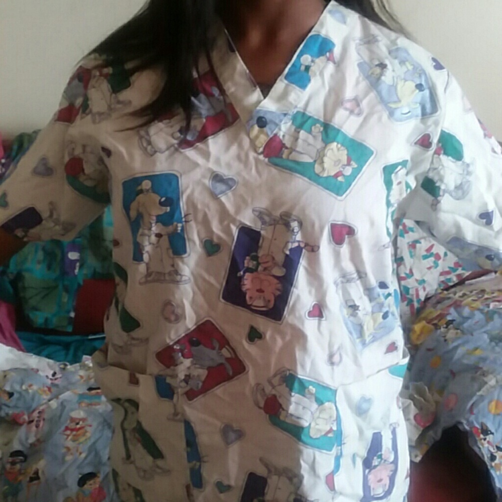 Scrub tops - Picture 2 of 4