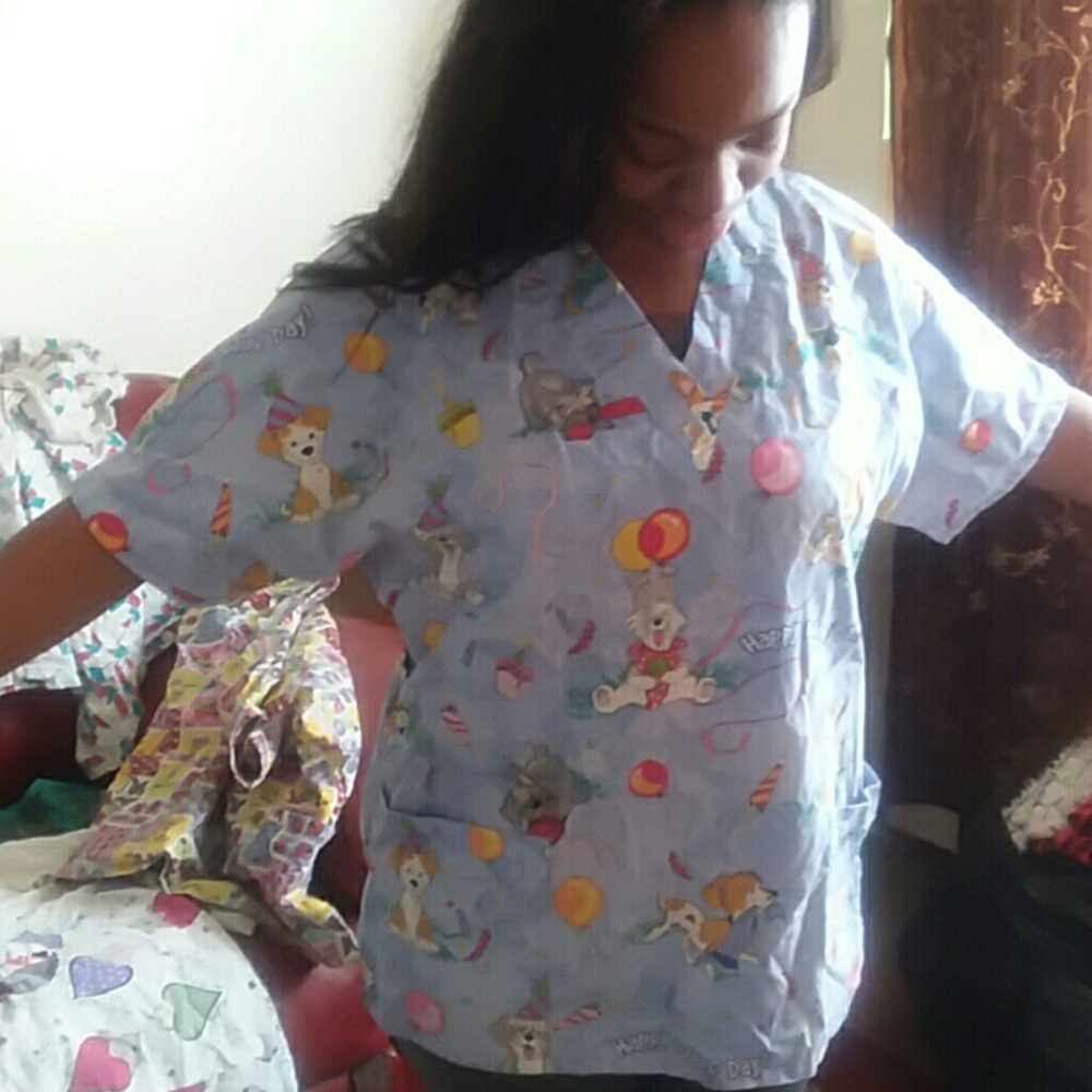 Scrub tops - Picture 3 of 4