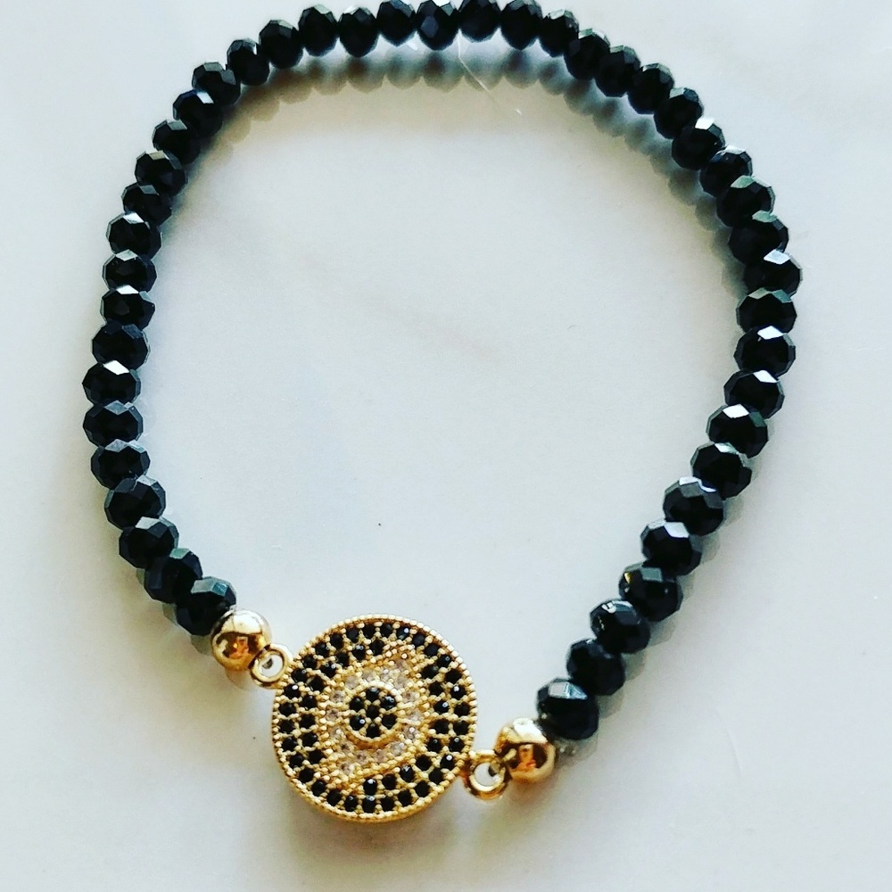 Dainty gold jewelry statement bracelet - Picture 1 of 1