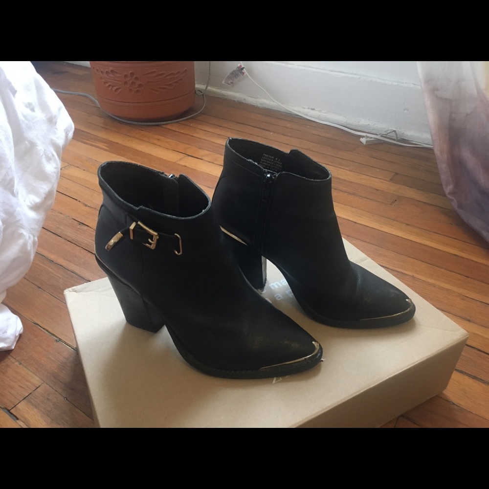 Steve Madden leather ankle boots size 8.5.