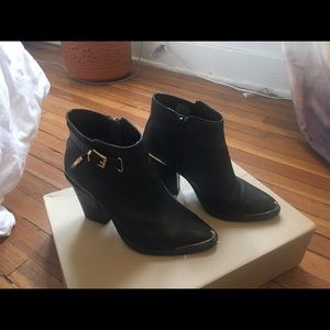 Steve Madden leather ankle boots size 8.5.