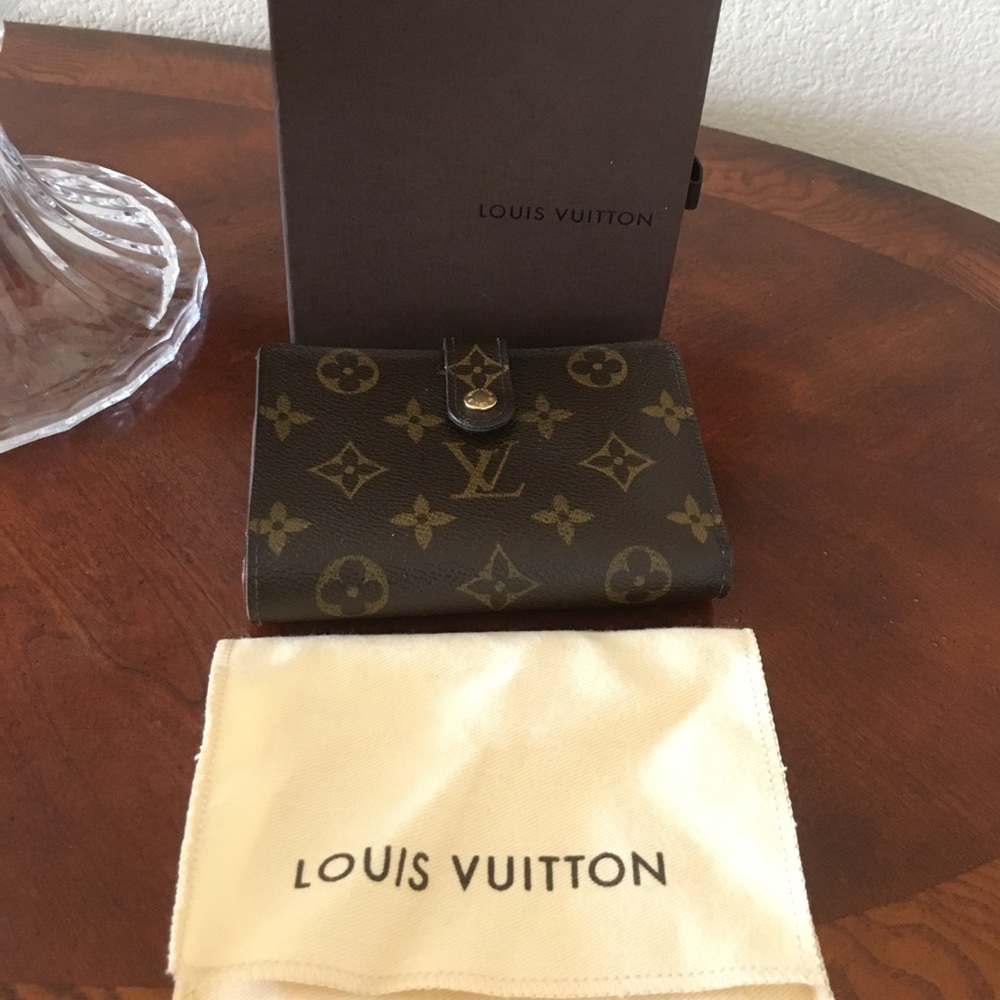 Authentic Louis Vuitton Monogram Kiss Lock Wallet