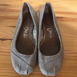 Tons - Gray Linen Ballet Flats