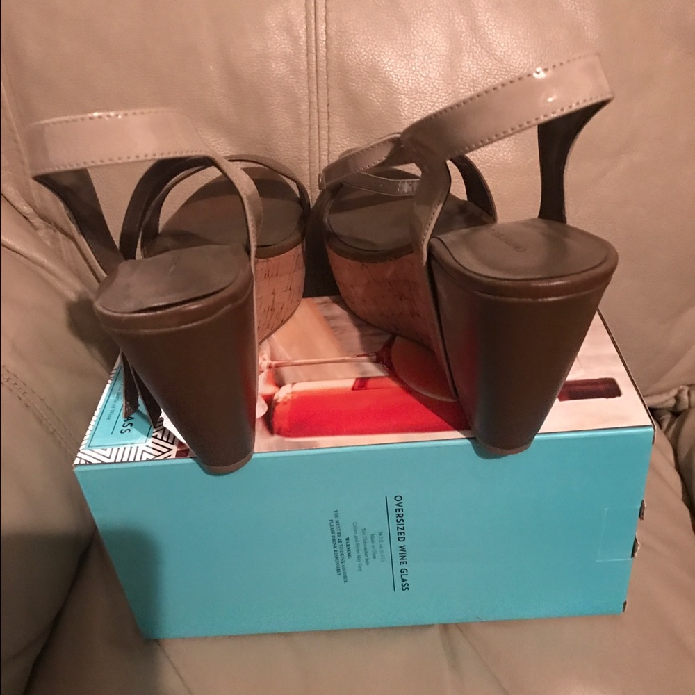 Shoes - Picture 3 of 4