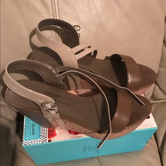 Shoes - Picture 2 of 4