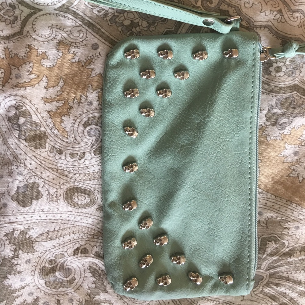 Skull wristlet