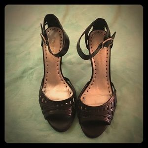 BCBG black heels 6.5 EUC