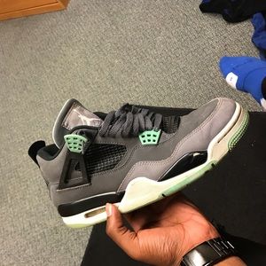 Air Jordan green glow 4s